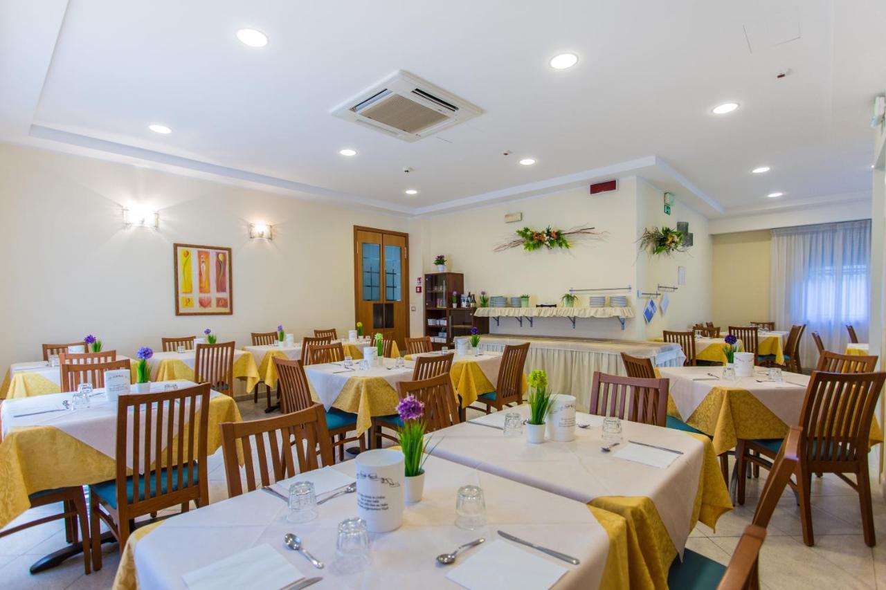 Hotel Savana 리미니 외부 사진