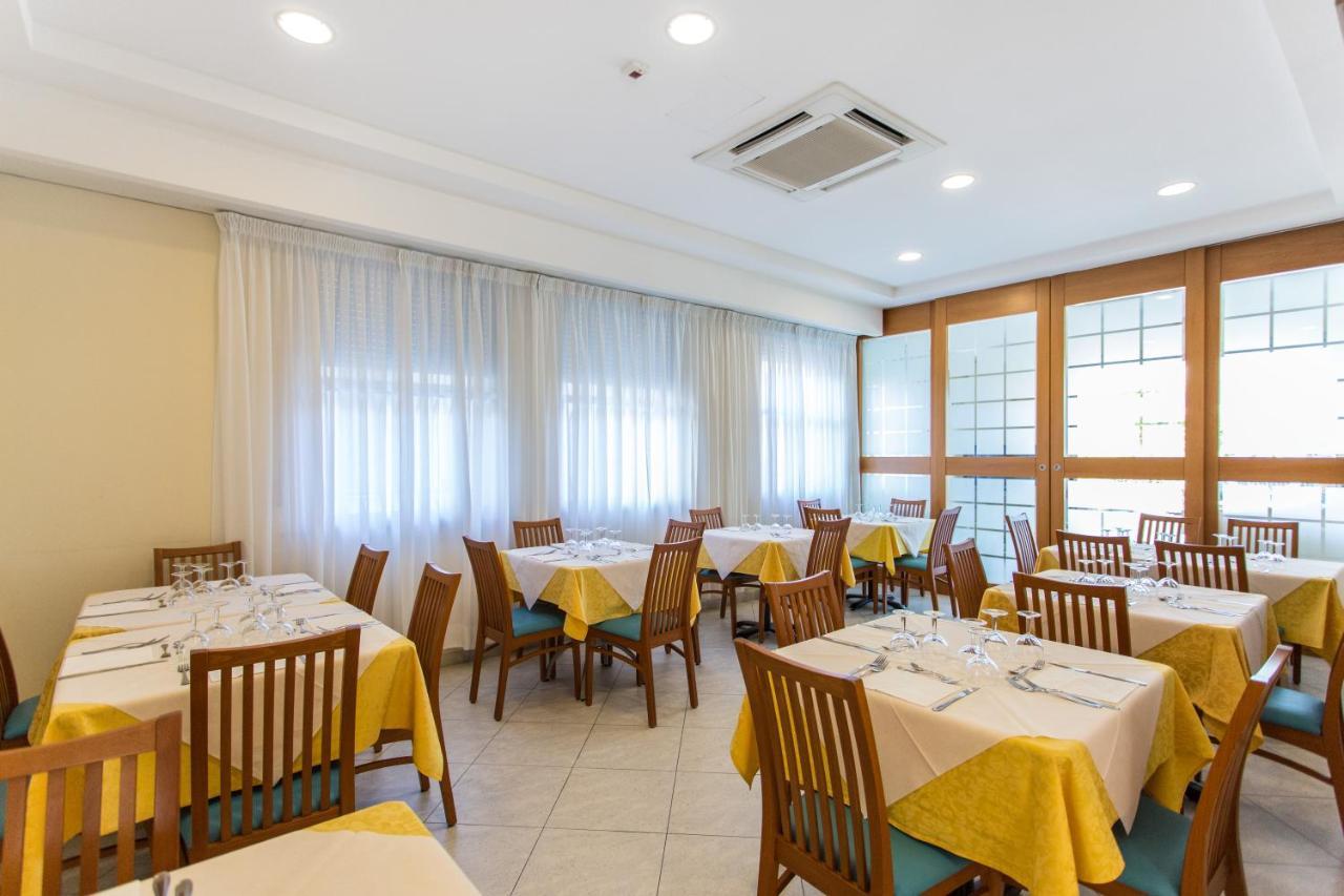Hotel Savana 리미니 외부 사진